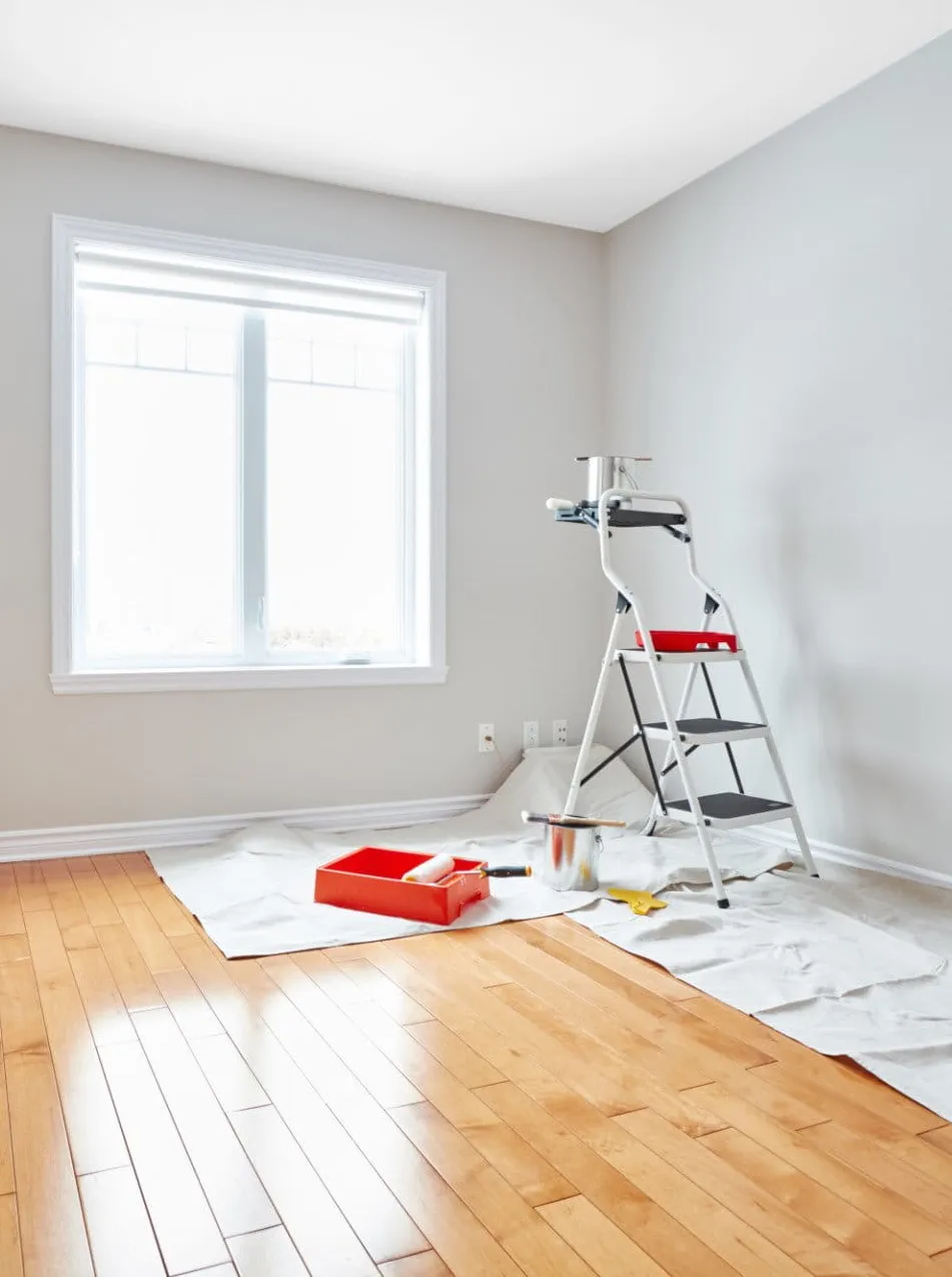 «Вряд ли вы захотите жить с такими стенами»: как перекрасить квартиру и не ошибиться